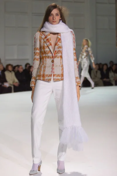 Look 16